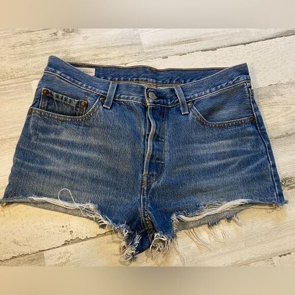 Women’s Levi’s High rise jean shorts Size 30 - Picture 1 of 4